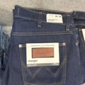 1542690-33 Stort jeansparti – LEE, Wrangler, Nudie Jeans, Superdry m.fl. | 140+ nya plagg med etikett