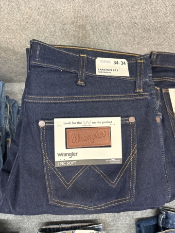 1542690-33 Stort jeansparti – LEE, Wrangler, Nudie Jeans, Superdry m.fl. | 140+ nya plagg med etikett
