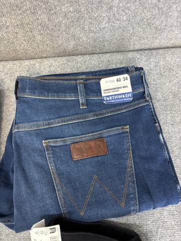 1542690-39 Stort jeansparti – LEE, Wrangler, Nudie Jeans, Superdry m.fl. | 140+ nya plagg med etikett