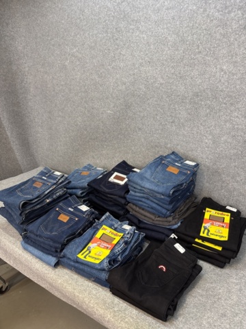 1542690-42 Stort jeansparti – LEE, Wrangler, Nudie Jeans, Superdry m.fl. | 140+ nya plagg med etikett