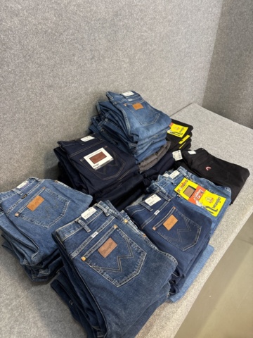 1542690-44 Stort jeansparti – LEE, Wrangler, Nudie Jeans, Superdry m.fl. | 140+ nya plagg med etikett