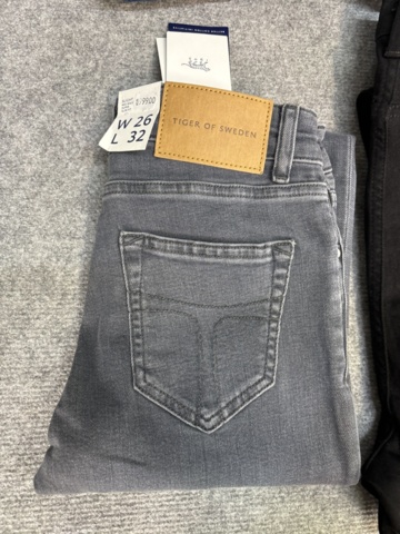 1542690-50 Stort jeansparti – LEE, Wrangler, Nudie Jeans, Superdry m.fl. | 140+ nya plagg med etikett