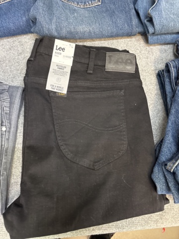 1542690-51 Stort jeansparti – LEE, Wrangler, Nudie Jeans, Superdry m.fl. | 140+ nya plagg med etikett