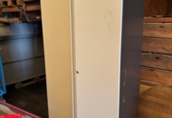 1475312 Metal storage cabinet with shelves