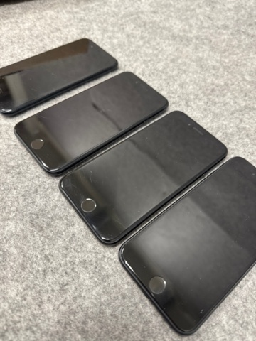 1535496-4 Mobiltelefoner 4 st - Apple iPhone SE (3:e generationen)