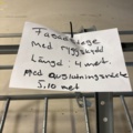 1373150-3 Fasadstege med ryggskydd och anslutningsräcke