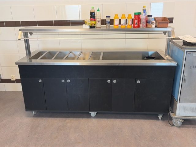 1525464-8 Skolmatsal - Bord, stolar, buffévagn, m.m.