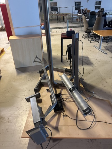 1373163-3 Samling med elektriska skrivbordsstativ / höj- och sänkbara underreden – Kinnarps