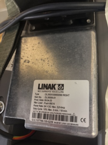 1373163-5 Samling med elektriska skrivbordsstativ / höj- och sänkbara underreden – Kinnarps