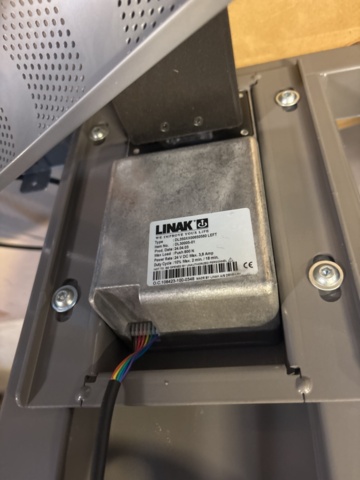 1373163-7 Samling med elektriska skrivbordsstativ / höj- och sänkbara underreden – Kinnarps