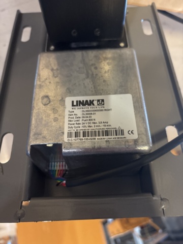 1373163-8 Samling med elektriska skrivbordsstativ / höj- och sänkbara underreden – Kinnarps