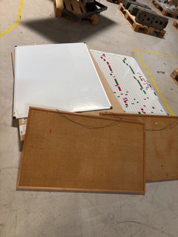 1373166-2 Samling med whiteboardtavlor och anslagstavlor – 4 st