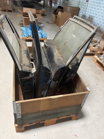 1373169-1 Samling med bildörrar – Volvo 142 / 144