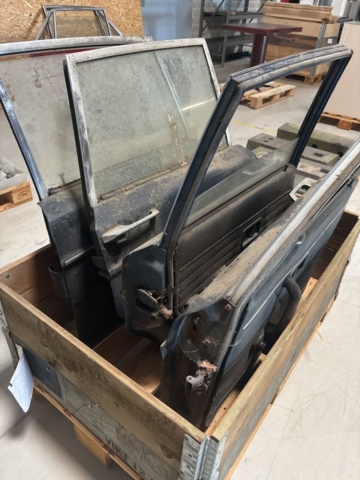 1373169-2 Samling med bildörrar – Volvo 142 / 144