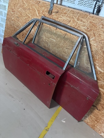 1373169-4 Samling med bildörrar – Volvo 142 / 144