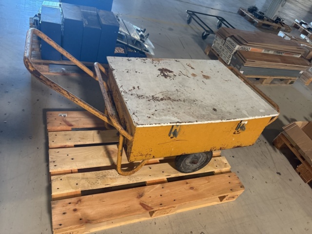 1373181-3 Verktygsvagn med förvaringslåda – Hörby Bruk