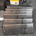 1516358-3 Samling med tangentbord, webbkameror och USB-Ethernet-adaptrar