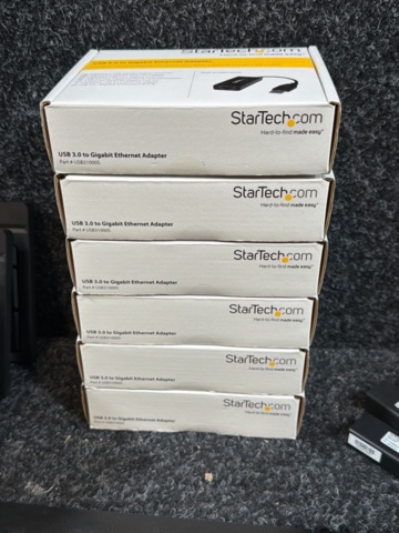 1516358-12 Samling med tangentbord, webbkameror och USB-Ethernet-adaptrar