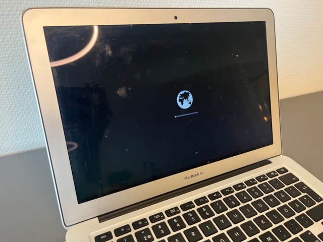1511296-3 MacBook Air  A1466 med laddare