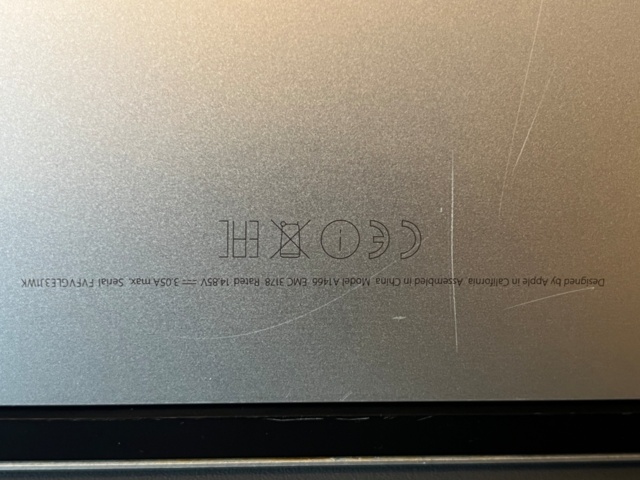 1511296-5 MacBook Air  A1466 med laddare