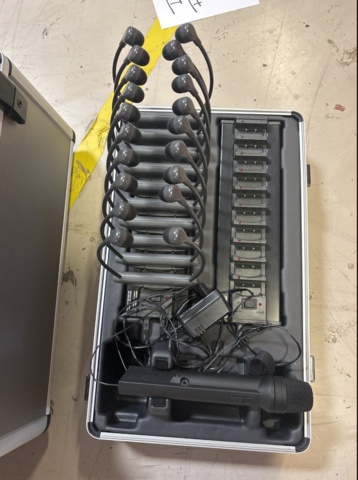 1373197-1 Guidesystem med mottagare, laddstation och mikrofon – Sennheiser HDE 1030-2