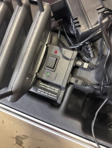 1373197-2 Guidesystem med mottagare, laddstation och mikrofon – Sennheiser HDE 1030-2