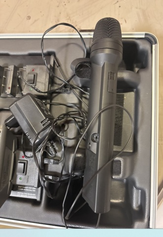 1373197-3 Guidesystem med mottagare, laddstation och mikrofon – Sennheiser HDE 1030-2