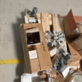 1373170-8 Samling med elmaterial, montageartiklar och verktyg – blandat parti