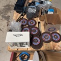 1373174-4 Samling med elmaterial, slipmaterial och verktyg – blandat parti