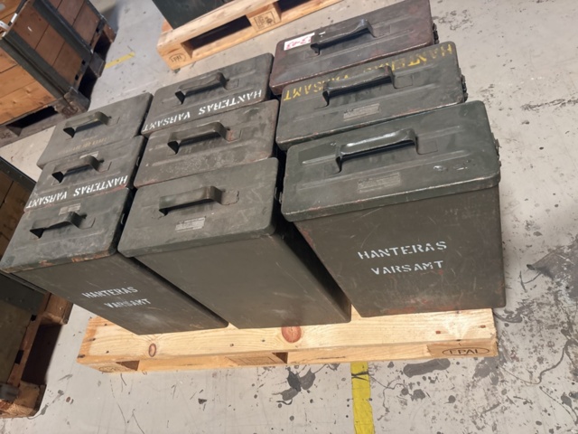 1373176-3 Samling med metallbehållare / transportlådor – 9 st