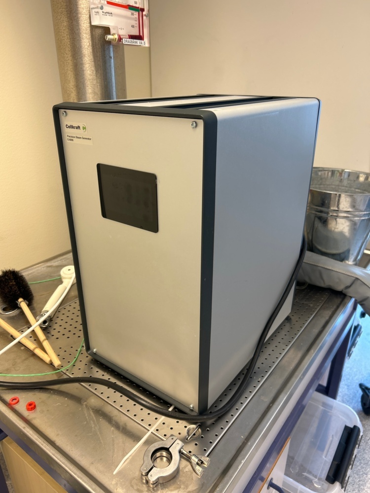 1535609-1 Precision steam generator with filter housing - Cellkraft E-6000