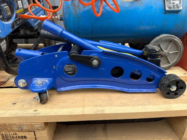 1535519-18 Ground vibrator, generator, compressor