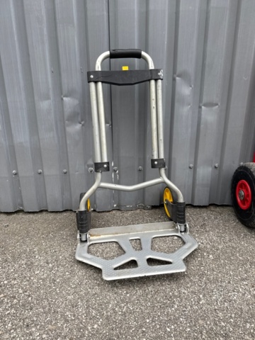 1535520-4 Warehouse trolleys and aluminum ladders