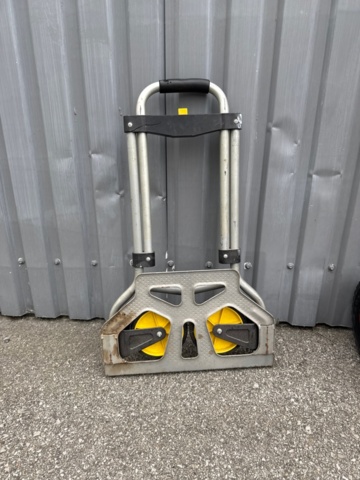 1535520-5 Warehouse trolleys and aluminum ladders