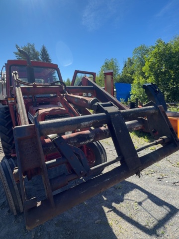 1529862-31 Traktor med lastare - Volvo BM T 500 H