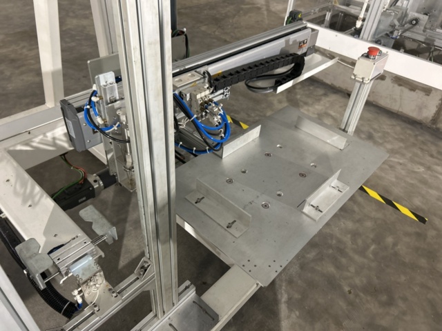 1504264-7 Planting robot for double cultivation tubes with control system