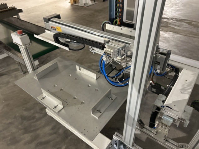 1504264-6 Planting robot for double cultivation tubes with control system