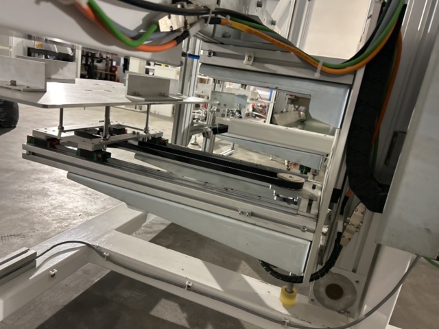 1504264-11 Planting robot for double cultivation tubes with control system