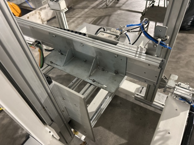 1504264-15 Planting robot for double cultivation tubes with control system