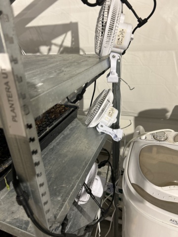 1504268-12 Plåthyllor 5 sektioner för sticklingsodling med LED-belysning