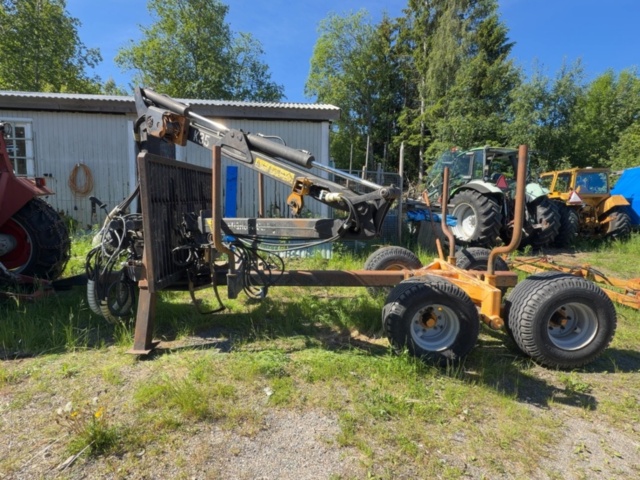 1529864-2 Skogsvagn med kran och grip - FTG K35