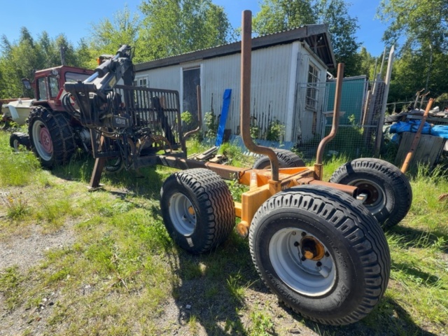 1529864-3 Skogsvagn med kran och grip - FTG K35