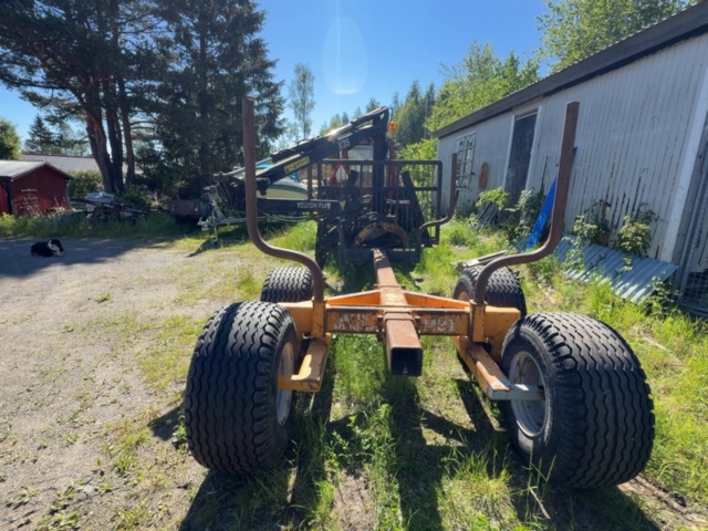 1529864-4 Skogsvagn med kran och grip - FTG K35