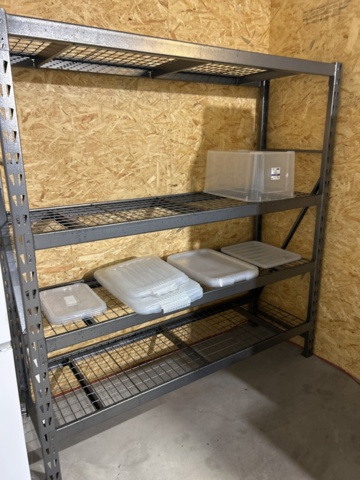 1504272-21 Samling med arbetsbänkar och hyllor