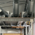 1504284-1 Fjärrvärmeanläggning med ventilations- och filtersystem för odlingstält