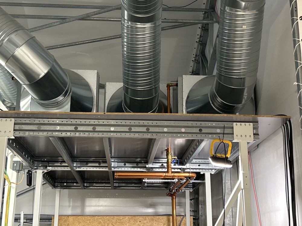 1504284-1 District heating system with ventilation and filter system for grow tents