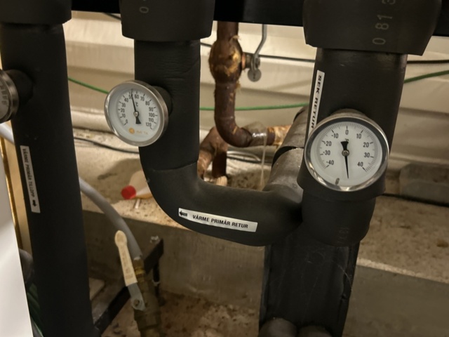 1504284-11 Fjärrvärmeanläggning med ventilations- och filtersystem för odlingstält
