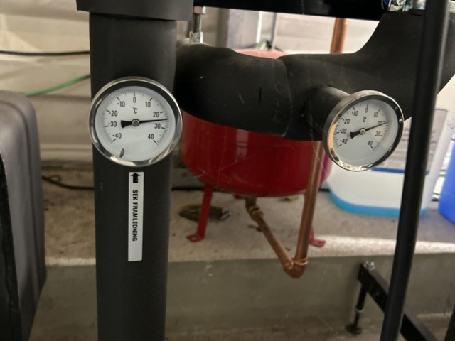 1504284-12 Fjärrvärmeanläggning med ventilations- och filtersystem för odlingstält