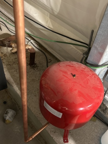 1504284-15 Fjärrvärmeanläggning med ventilations- och filtersystem för odlingstält