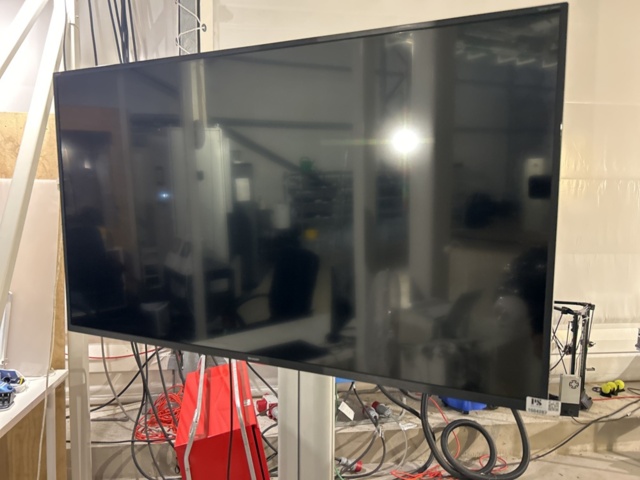 1504287-2 TV ca 44" med stativ - Sharp